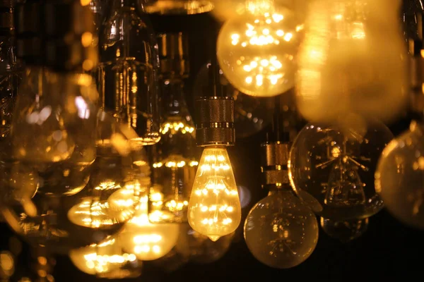 Куча Светодиодных Лампочек Украшены Потолке — стоковое фото
