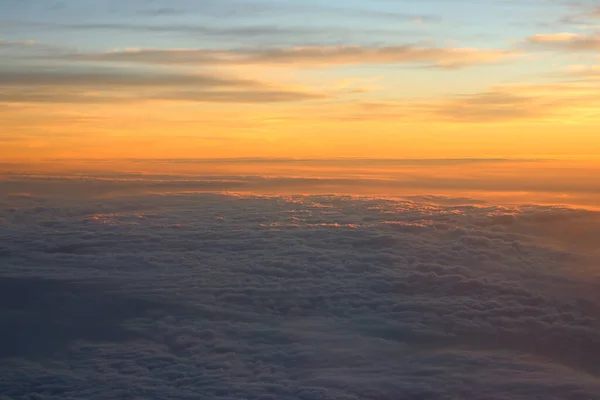 美しい空の写真飛行機の窓からの眺め — ストック写真