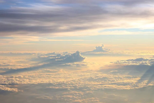 美しい空の写真飛行機の窓からの眺め — ストック写真
