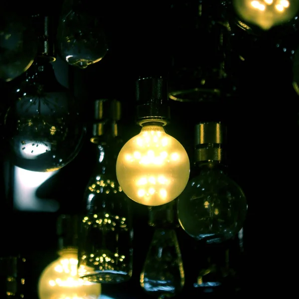 Купа Світлодіодних Лампочок Прикрашена Стелі — стокове фото