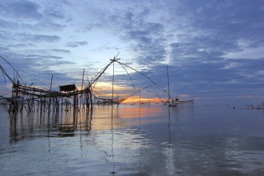 Tayland 'ın Phatthalung ilindeki balıkçı köyünün manzarası