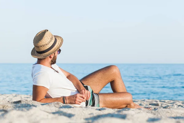 Young man lying on the beach — Stock Photo, Image