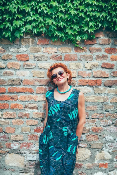 Beautiful Retro Older Woman Front Brick Wall — Stock Photo, Image