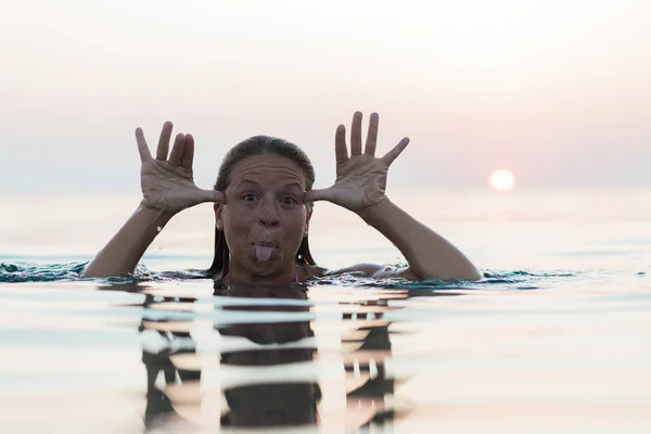 Young Woman Goofing Swimming Sea — Stock Photo, Image