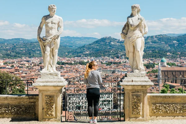 Young Woman Enjoying Panoramic View Florence Italy — Stock Photo, Image
