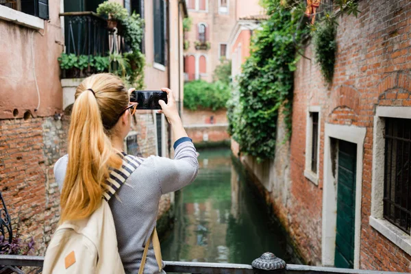 Young Woman Taking Photo Her Smartphone Canal Venice Italy — Stock Photo, Image