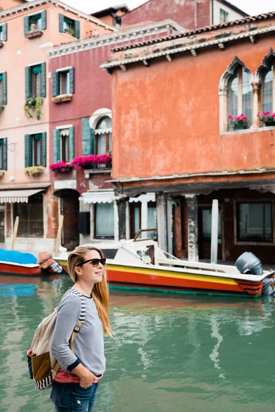 Young Female Traveler Walking Canal Murano Venice Italy — Stock Photo, Image
