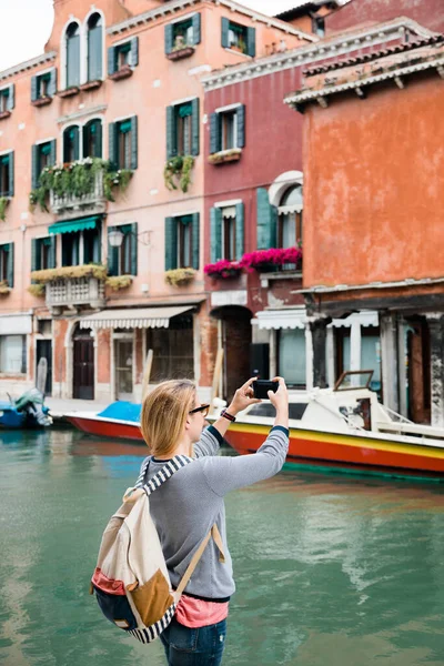 Young Woman Taking Photo Her Smartphone Buildings Canal Murano Venice — Stock Photo, Image