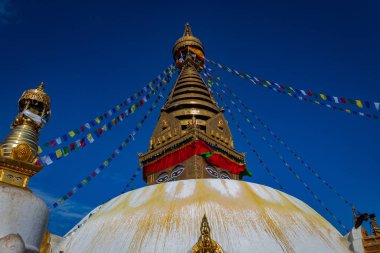 Swayambhunath, Nepal 'in Katmandu şehrinde yer almaktadır ve Nepal' in en ünlü turizm merkezlerinden biridir. Ayrıca Unesco aracılığıyla Dünya Mirası sitesi olarak ilan edilmiştir..