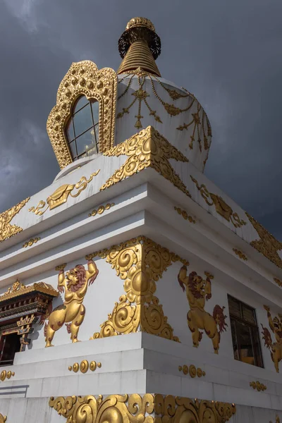 Stupa位于尼泊尔加德满都Budhanilkantha 供信徒使用 — 图库照片