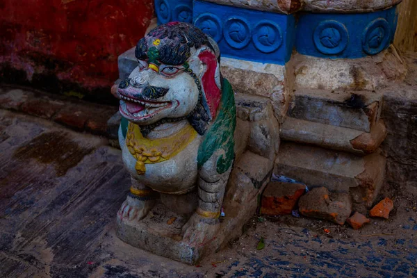 Statue Pierre Lion Située Bungamati Népal Qui Ouvre Entrée Temple — Photo