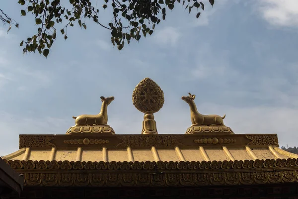 stock image Gajur and deer in the top of the entrance gate to the Buddha Park at Swayambhunath, Kathmandu, Nepal