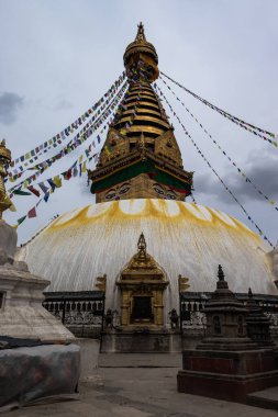 Maymun Tapınağı olarak da bilinen Swayambhunath, Nepal Katmandu 'nun kalbinde yer almaktadır ve UNESCO tarafından Dünya Mirası ilan edilmiştir.
