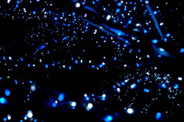 Siyah üzerine sanatsal soyut mavi ışıklar