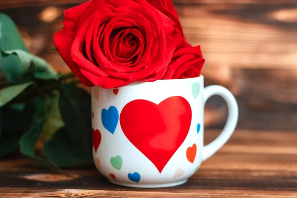 Крупним Планом Знімок Чашки Серцевим Знаком Трояндами Денного Фону Валентинки — стокове фото