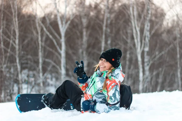 Beautiful Young Woman Snowboard Sitting Snowy Mountain — 스톡 사진