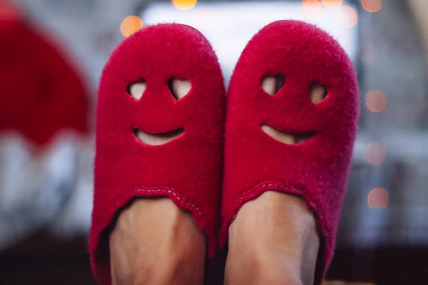 Zapatillas Divertidas Con Sonrisas Ojos Corazón — Foto de Stock