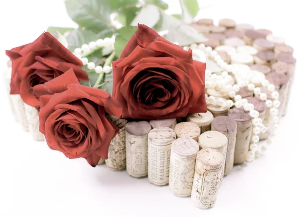 Walentynki Korków Trzema Czerwonymi Różami Perłami — Zdjęcie stockowe