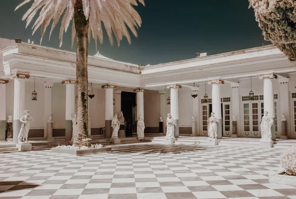 Achilleion terasındaki heykeller