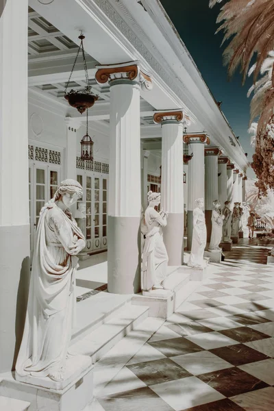 Achilleion terasındaki heykeller