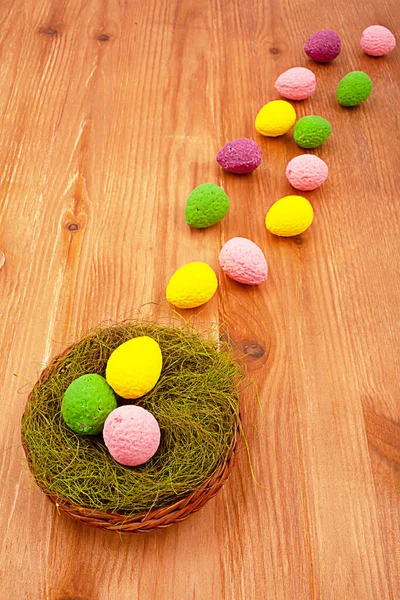 Ninho Páscoa Com Múltiplos Ovos Multicoloridos — Fotografia de Stock