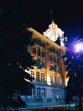 Şehir merkezinde gece yürüyüşü