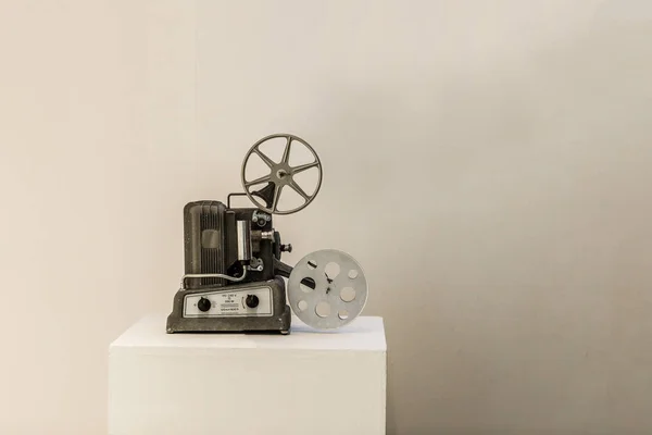 Antiguo proyector de cine — Foto de Stock