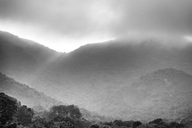 Bir dağ güneş ışığı
