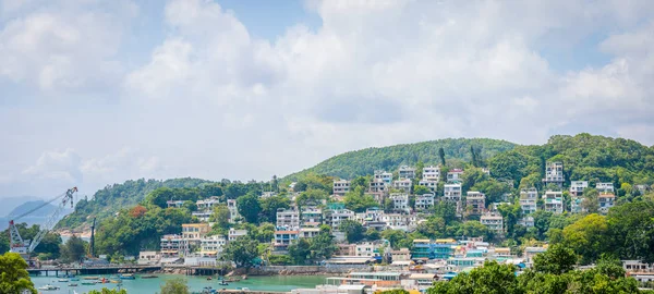 Pueblo junto al mar en la isla, Hong Kong — Foto de Stock