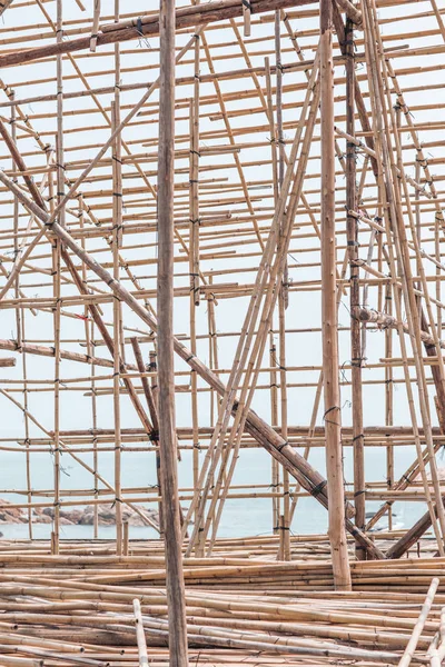 Крупный план строительства бамбуковых лесов в Гонконге — стоковое фото