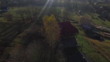 Dağlardaki Karpatlar köyü, Hutsuly, dağlardaki yaşam, ev.