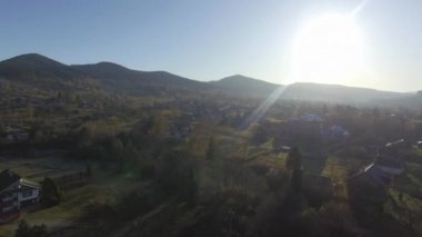 Dağlardaki Karpatlar köyü, Hutsuly, dağlardaki yaşam, ev.