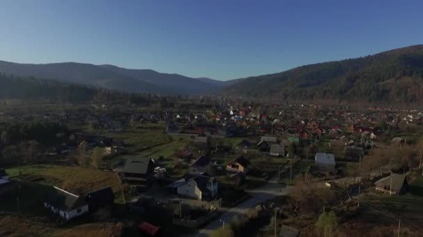 Karpaten Yaremcha Vogelperspectief Vlucht Vanaf Dron Rond Berg Een Klein — Stockvideo