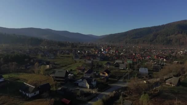 Cárpatos Yaremcha Vista Pájaro Vuelo Desde Dron Alrededor Montaña Pequeño — Vídeo de stock