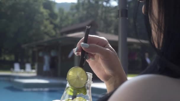 Girls Relax Pool Sunbathe Chat Drink Cocktail — Stock Video