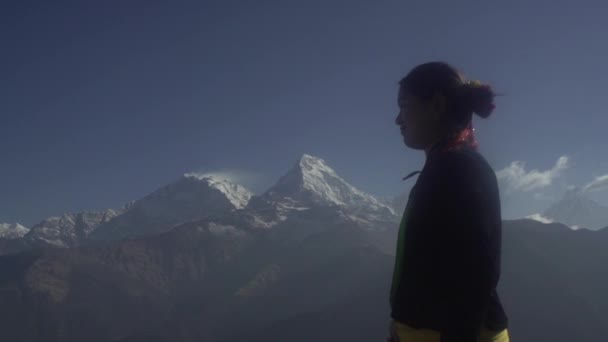 Lány Himalájában Nepál Dzsungel Everest Tibet Annapurna Ősi Templom — Stock videók