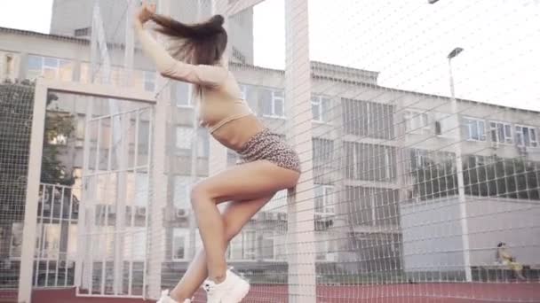 Beautiful Girl Gymnast Shows Gymnastic Tricks Fitness Workout Sports Field — Stock videók