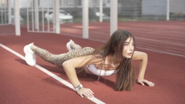 Beautiful Girl Gymnast Shows Gymnastic Tricks Fitness Workout Sports Field — 图库视频影像