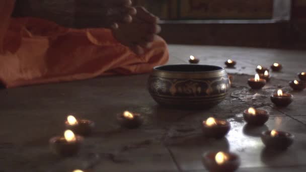 Monk Ancient Temple Lights Sacred Fire Priestess Brought Him Holy — Stockvideo