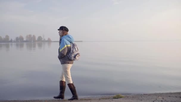 Fille Promenades Long Rivière Rêves — Video