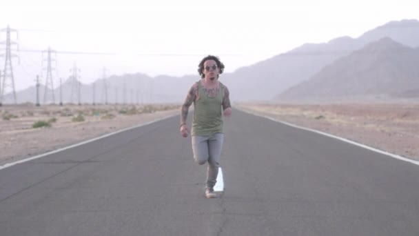 Guy Runs Highway Desert Guy Slow Motion Runs Road Dotted — Stock Video