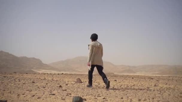 Gars Traverse Désert Voyage Chaleur Sahara — Video