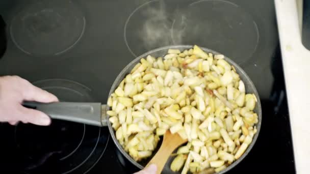 Las Patatas Cocinan Una Sartén Casa Estufa Aceite Girasol Patatas — Vídeos de Stock