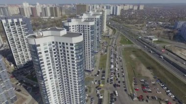 Kiev şehri, şehrin üzerinde, Osokorki, Poznyaki bölgesi, İHA 'dan ateş ediliyor.