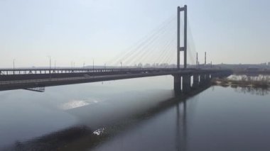 Kiev şehri, şehrin üzerinden uçuş, Güney Köprüsü, kuadrokopter saldırısı.