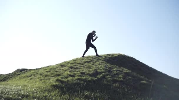 Guy Struggles Shadow Boxing Field Field Guy Island Field — Stock Video