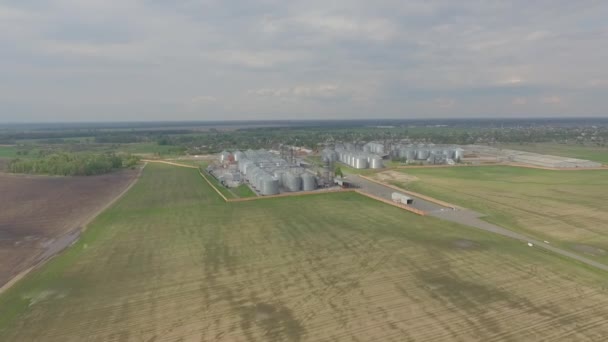 Nsansız Hava Aracı Tahıl Ambarının Yakınında Dev Metal Yapılar Tahıl — Stok video