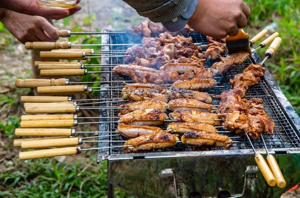 Deliciosas Asas Frango Grelhadas Livre — Fotografia de Stock