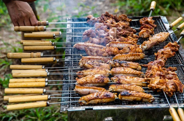 Deliciosas Asas Frango Grelhadas Livre — Fotografia de Stock