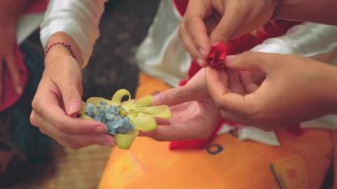 Bali dili teklifleri Canang sari yapma